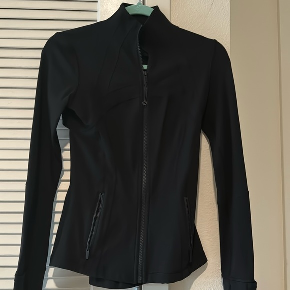 Lululemon - Picture 1 of 4